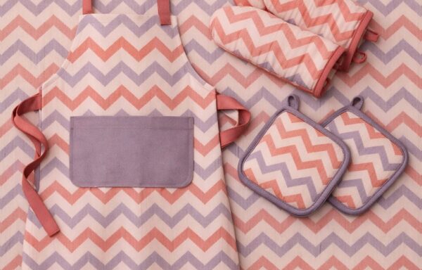 aprons, gloves & pot holders